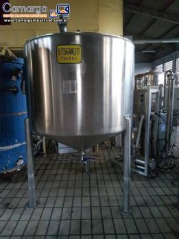 Tanque em a�o inox 2.000 L com agitador