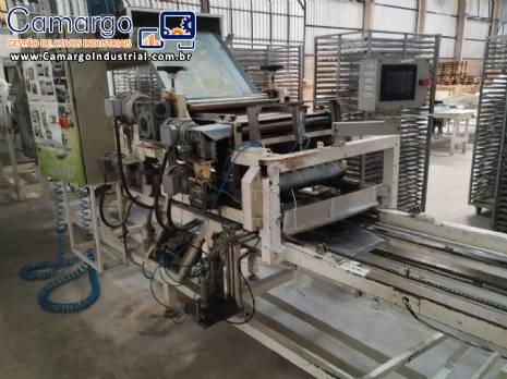 Laminadora cortadora com enbandejadora autom�tica dobradora em linha cont�nua de massas secas longas talharim 300 kg por hora